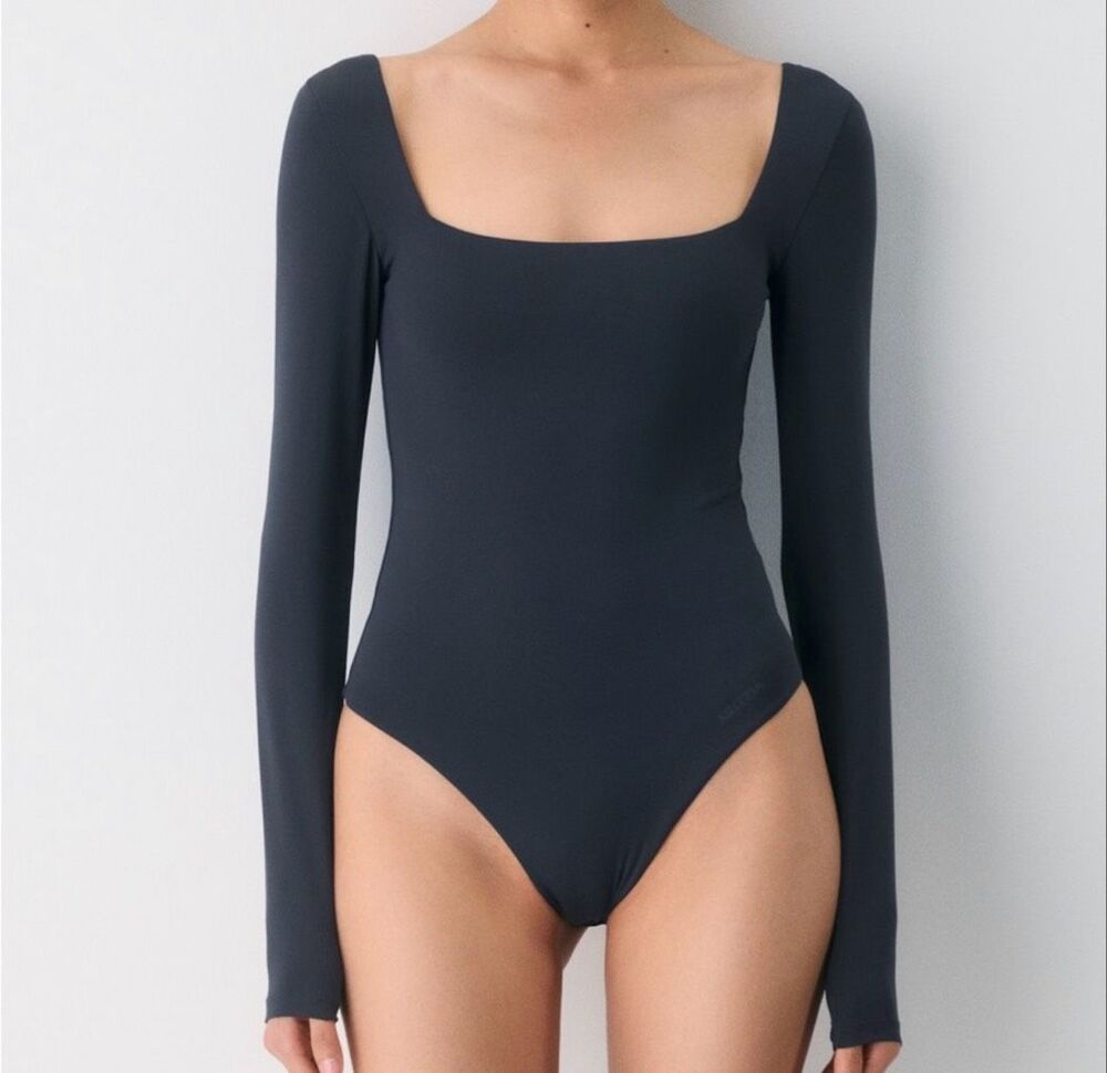 Aritzia Original Contour Headway Square Neck Bodysuit navy blue L NEW